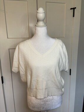 Dreamers by Debut Ivory Knit Sweater Top Size Medium Short Sleeve V-Neck